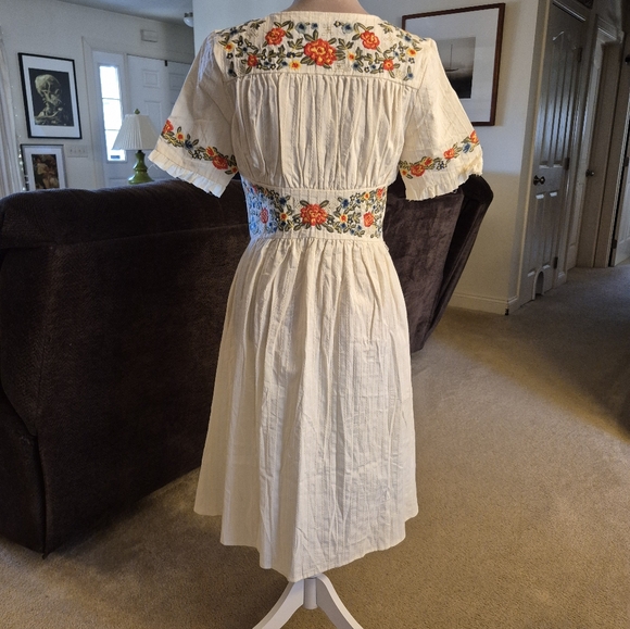 NEW Lot Of 2 Petal Lush Dress Size Small, White And Ivory Embroidered - Picture 4 of 13